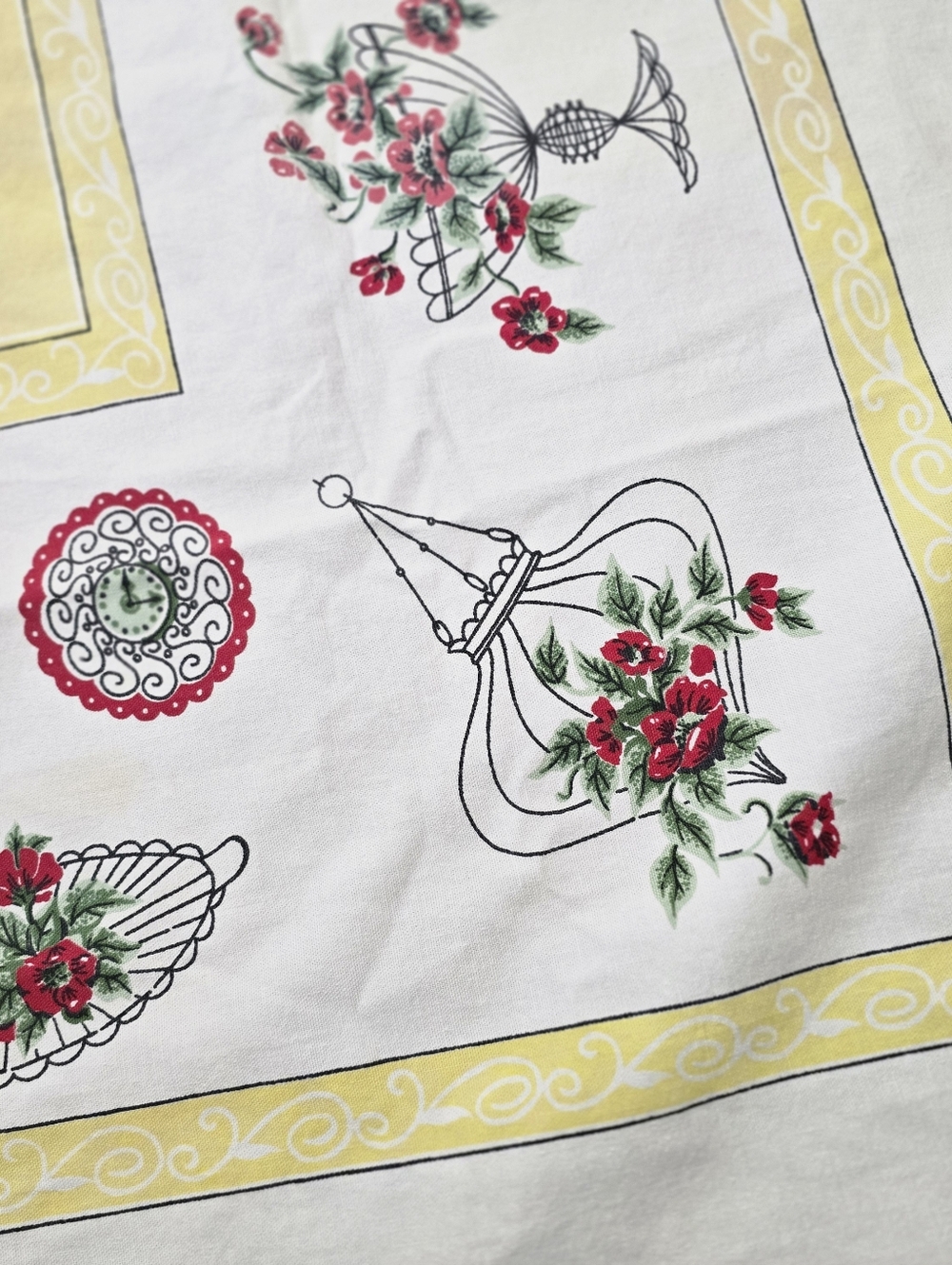 Vintage 60s Cottagecore Floral Tablecloth Retro Farmhouse Kitchen Decor 44x47.5 - Picture 15 of 16